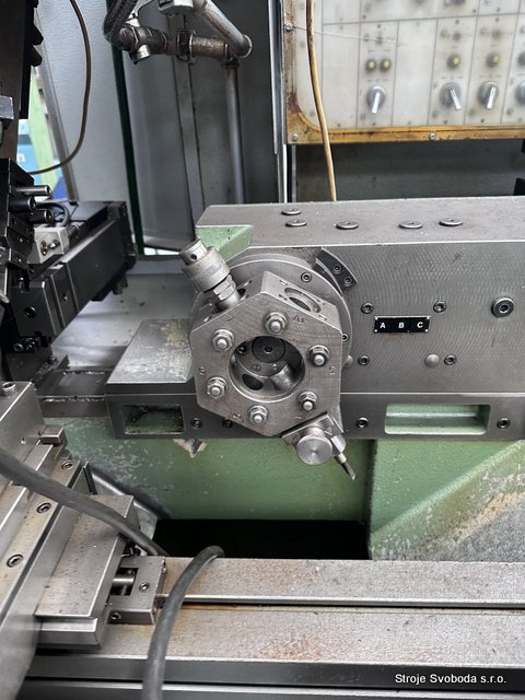 Soustruh automatický revolverový SCHAUBLIN 123 (9566 - pridat Automatic turret lathe SCHAUBLIN 123 (6).JPG)